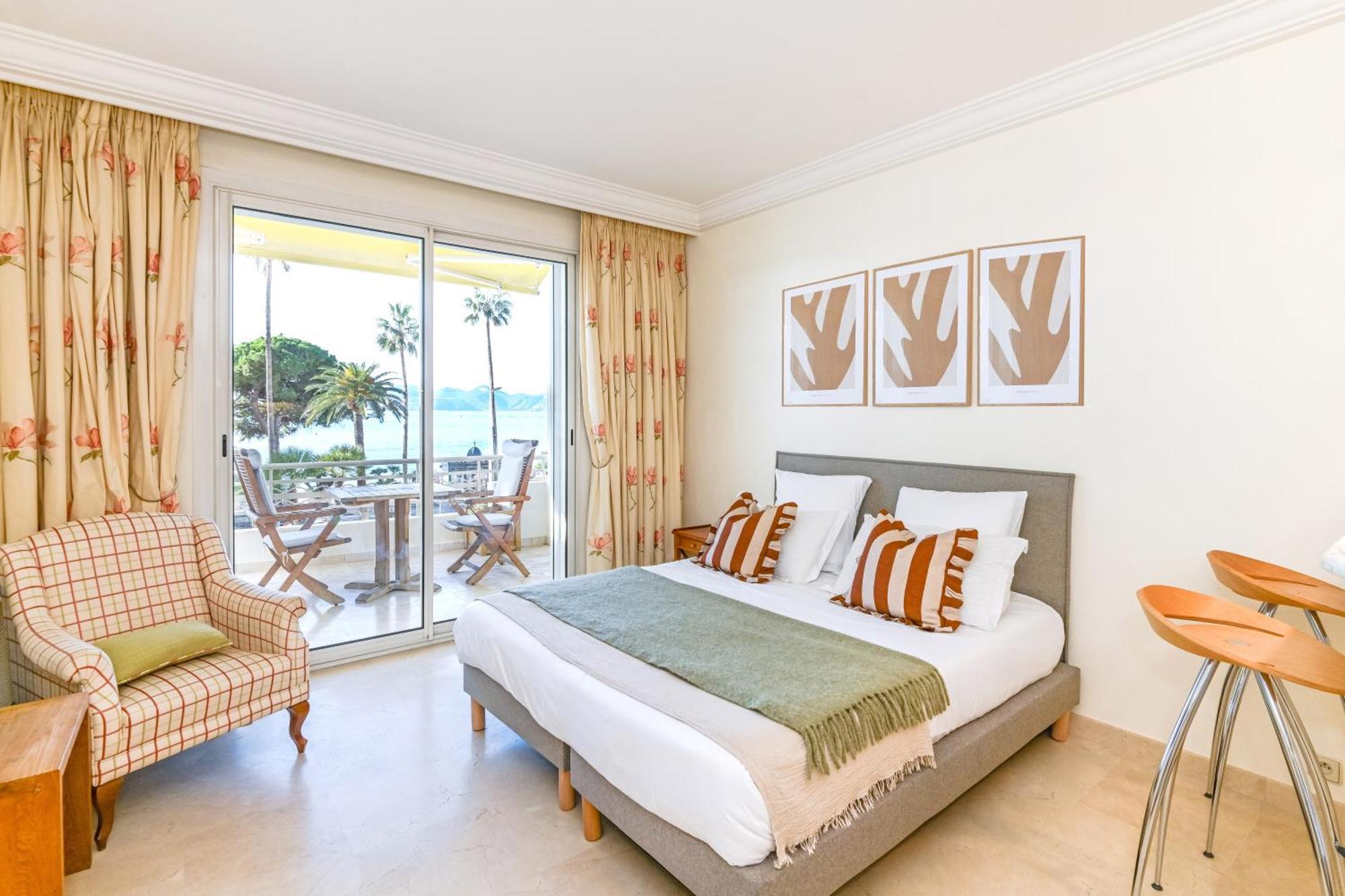 Buckingham & Lloyds - Cannes Kültér fotó