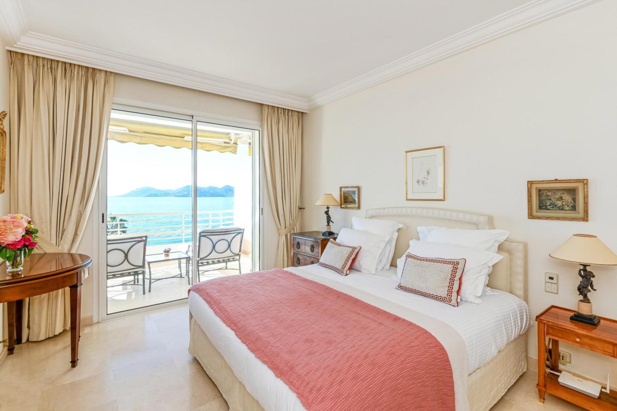 Buckingham & Lloyds - Cannes Kültér fotó